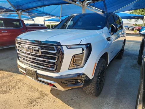 Used 2025 GMC Yukon AT4 w/ AT4 Premium Package AWD/4WD image 2