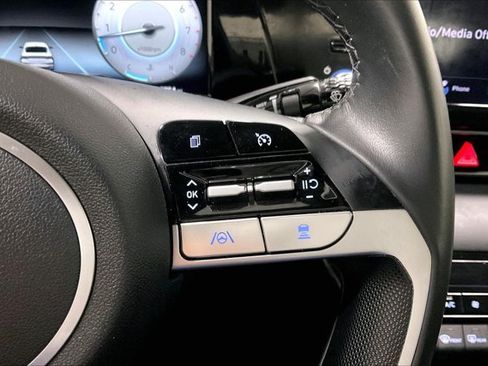 Used 2022 Hyundai Elantra SEL w/ Convenience Package FWD image 18