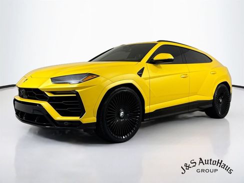 Used 2021 Lamborghini Urus AWD/4WD image 3