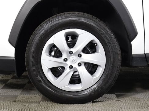 Used 2025 Toyota RAV4 LE AWD/4WD image 18