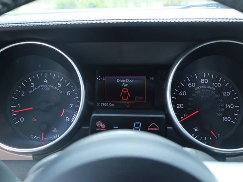 Used 2019 Ford Mustang GT Premium RWD image 30