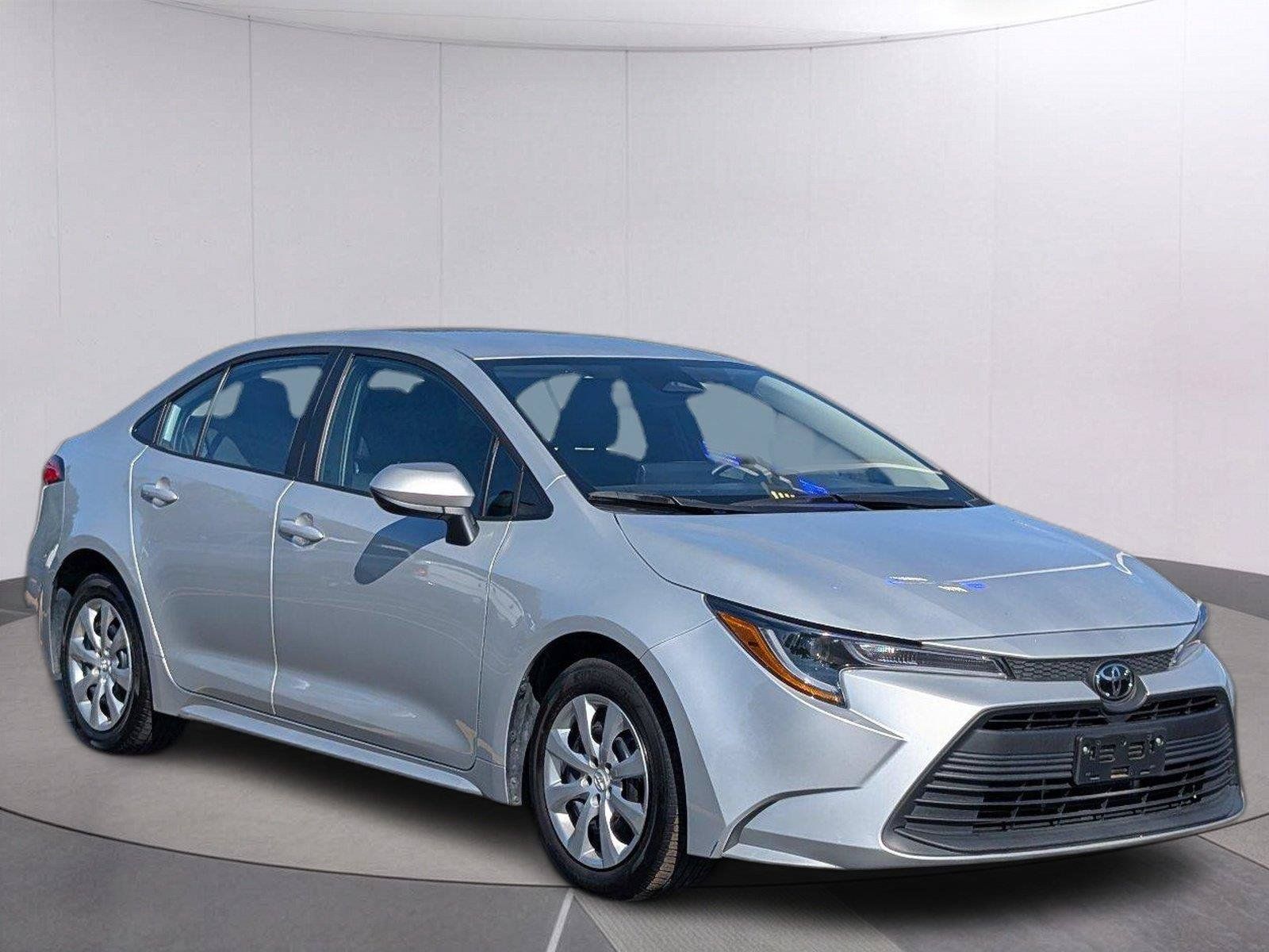 Used 2025 Toyota Corolla LE FWD image 9