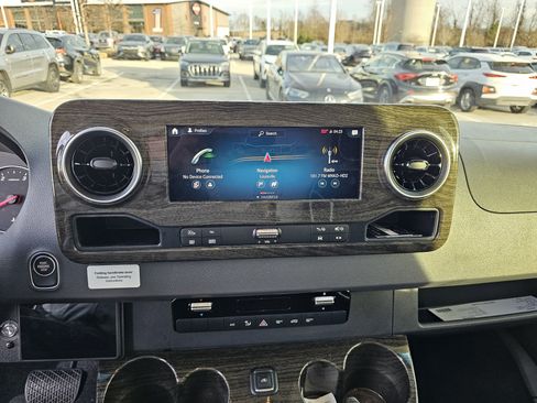 Used 2024 Mercedes-Benz Sprinter 3500 image 36