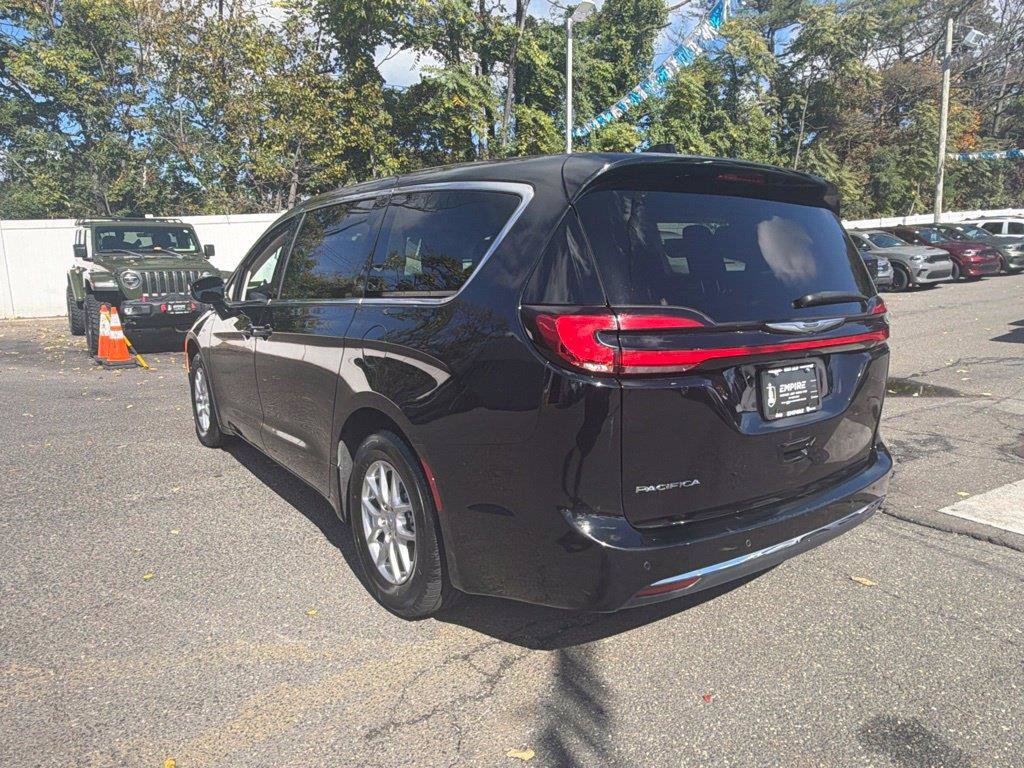 Used 2024 Chrysler Pacifica Touring-L FWD image 13