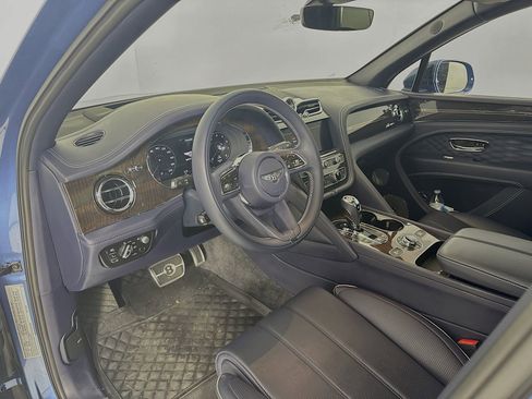 Certified 2023 Bentley Bentayga Extended Wheelbase AWD/4WD image 5
