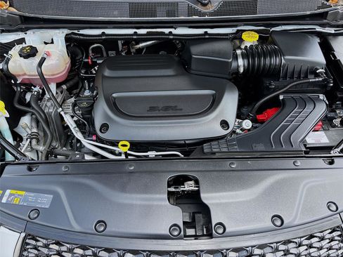 Used 2023 Chrysler Pacifica Touring-L FWD image 31