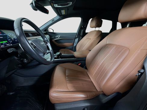 Used 2022 Audi e-tron Premium Plus image 12