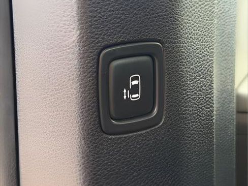 Used 2025 Kia Carnival image 51