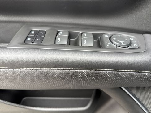 Used 2022 GMC Yukon XL SLT w/ SLT Luxury Package image 15