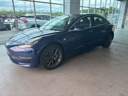 Used 2018 Tesla Model 3 Mid Range RWD image 3