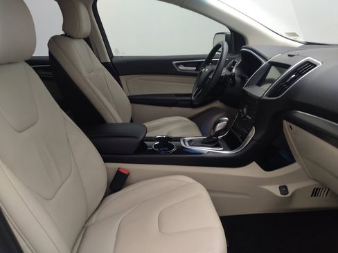 Used 2016 Ford Edge Titanium w/ Technology Package FWD image 17