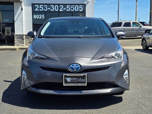 Used 2017 Toyota Prius Three Touring FWD image 3