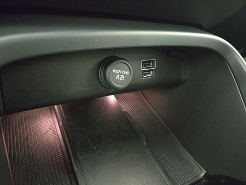 Used 2022 Volvo XC40 T5 R-Design w/ Advanced Package image 26