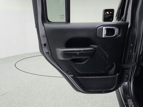 Used 2021 Jeep Gladiator Rubicon AWD/4WD image 26