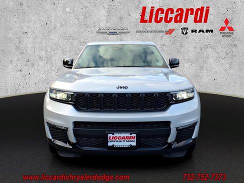 Used 2023 Jeep Grand Cherokee L Limited w/ Black Appearance Package AWD/4WD image 2