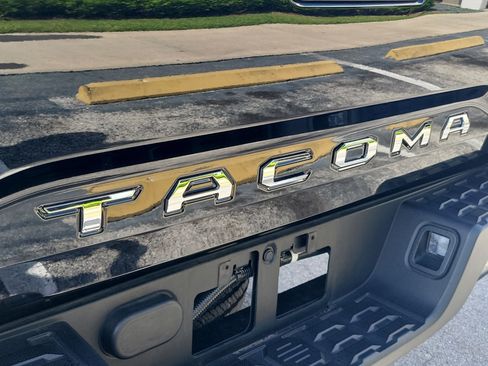 Used 2022 Toyota Tacoma SR w/ SR Convenience Package RWD image 11