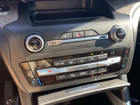 Used 2020 Ford Explorer Platinum AWD/4WD image 33