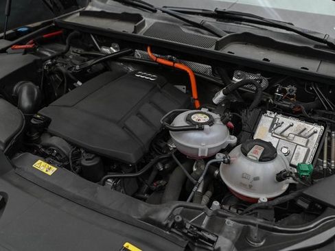 Used 2022 Audi Q5 e Premium w/ Convenience Package image 29