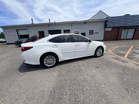 Used 2014 Lexus ES 350 w/ Luxury Package FWD image 34