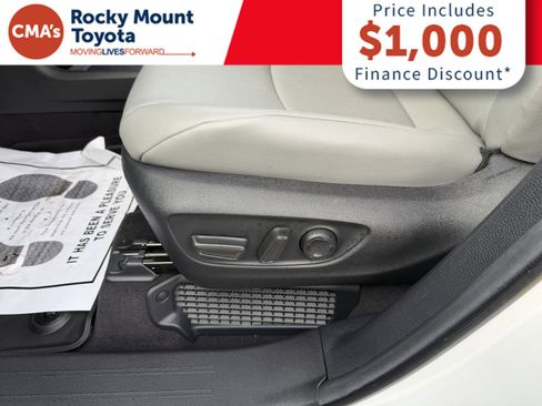 Used 2025 Toyota Sienna XLE image 10