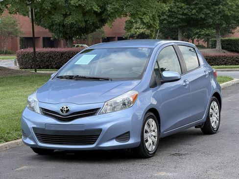 Used 2012 Toyota Yaris LE FWD image 2
