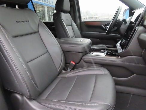Certified 2025 GMC Yukon XL Denali image 38