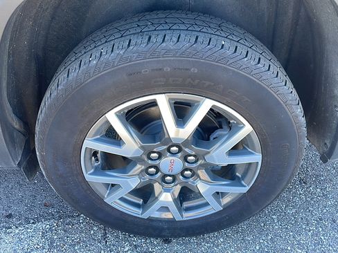 Used 2023 GMC Acadia SLE w/ Driver Convenience Package image 7