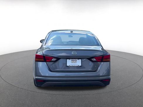 Used 2025 Nissan Altima 2.5 SV FWD image 11