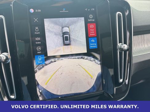 Certified 2025 Volvo XC40 B5 Plus AWD/4WD image 21