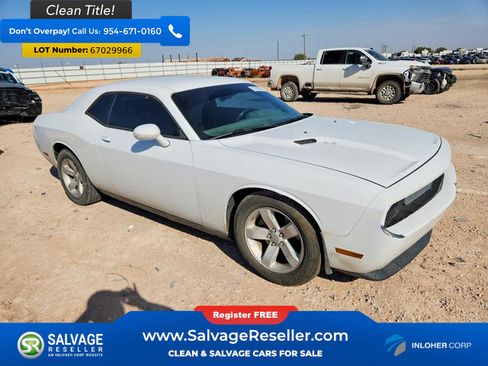 Used 2013 Dodge Challenger SXT RWD image 5