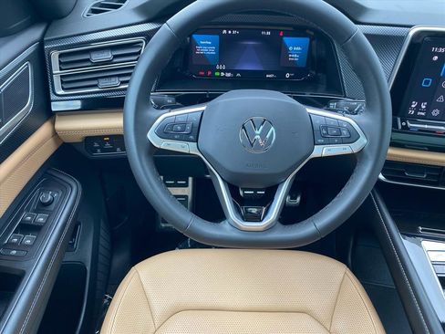 Used 2025 Volkswagen Atlas Cross Sport SEL R-Line image 4