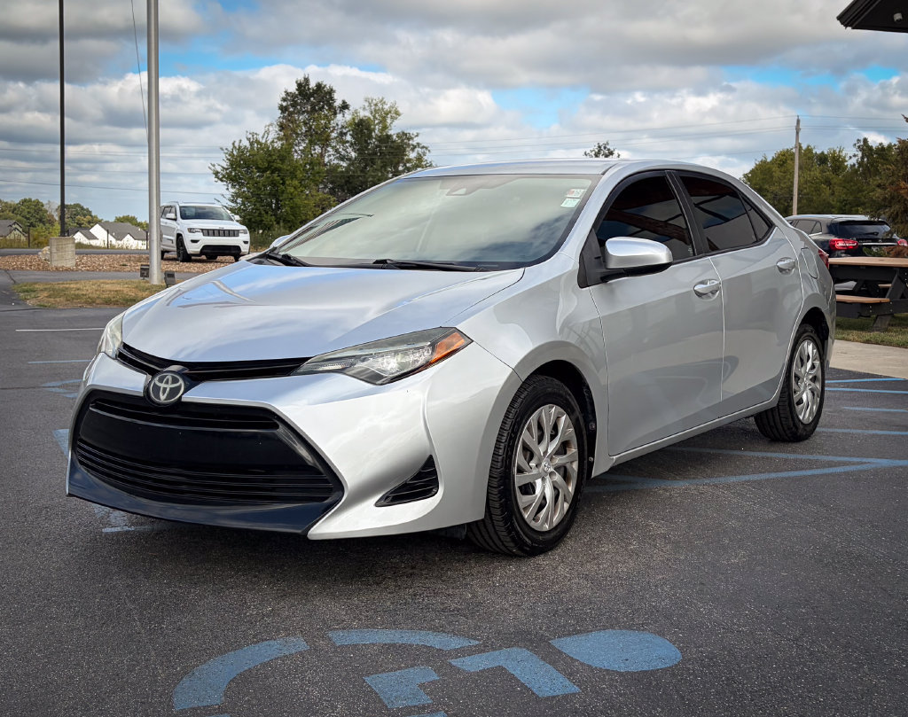 Used 2017 Toyota Corolla LE FWD image 18