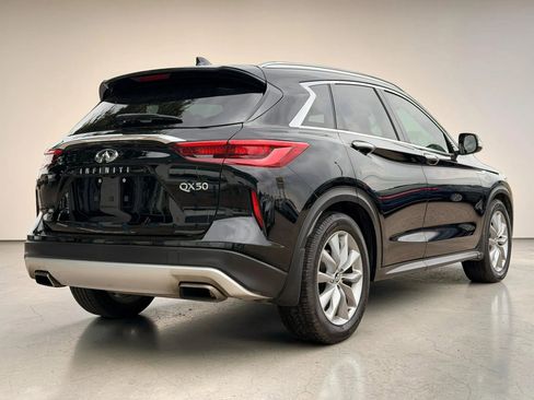 Used 2019 INFINITI QX50 Luxe w/ Navigation Package FWD image 3
