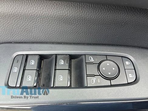 Used 2025 Nissan Pathfinder SV FWD image 21