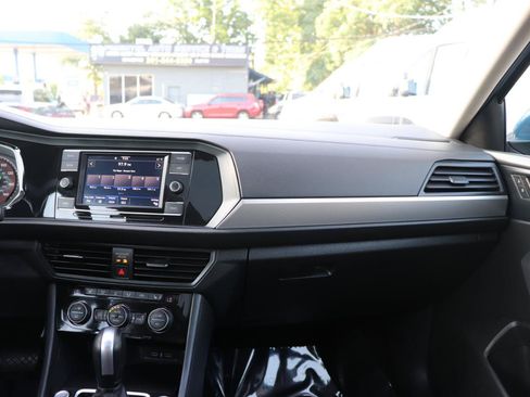 Used 2020 Volkswagen Jetta SE FWD image 18