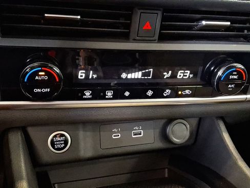 Used 2023 Nissan Rogue SV AWD/4WD image 17
