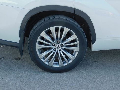 Used 2023 Toyota Highlander Platinum image 50
