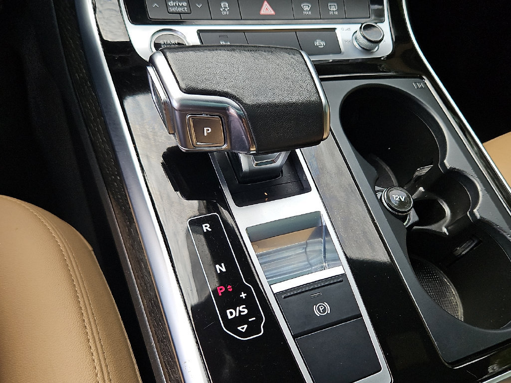 Used 2023 Audi Q7 3.0T Premium AWD/4WD image 17