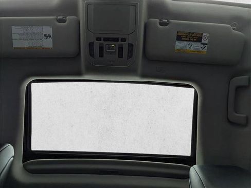 Used 2022 Toyota Highlander XLE image 16