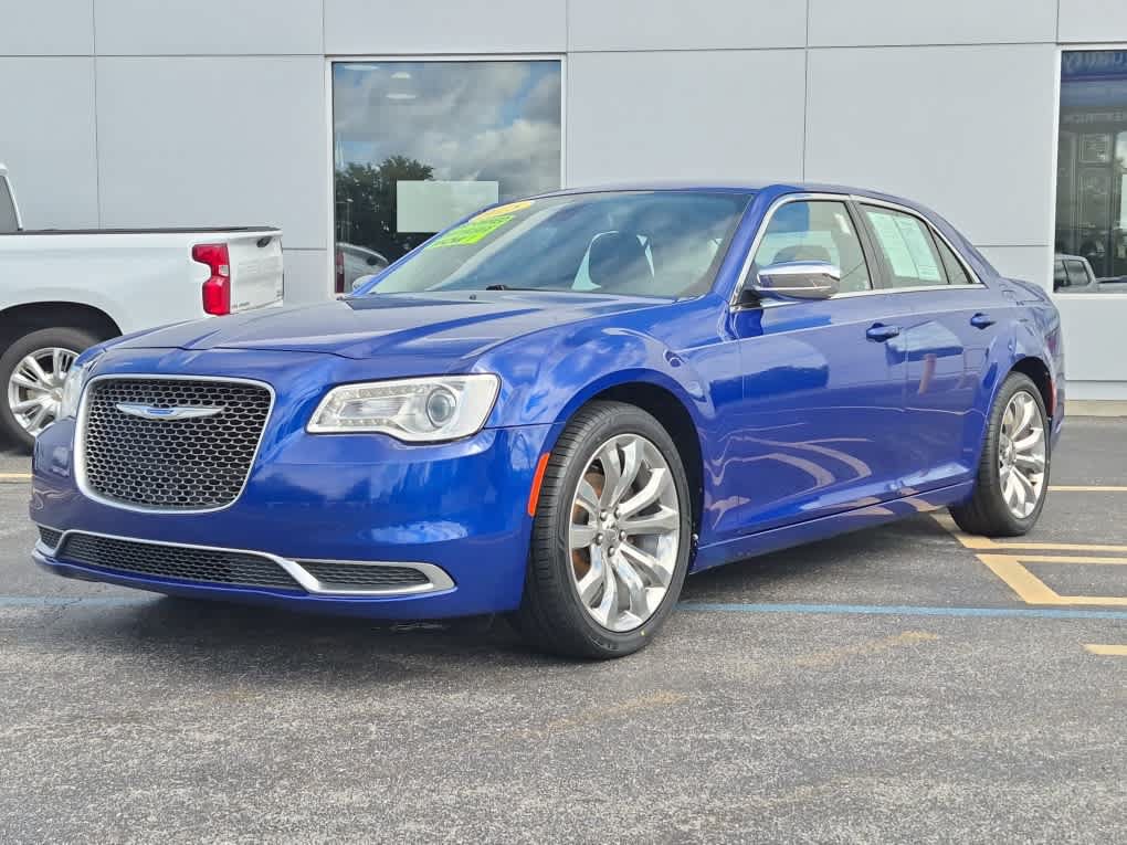 Used 2018 Chrysler 300 Touring w/ Chrome Appearance Package RWD image 1