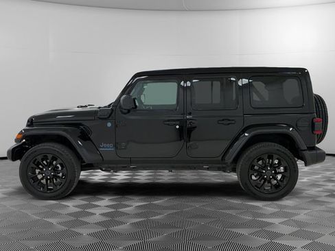 Used 2025 Jeep Wrangler Unlimited Sahara w/ Safety Group AWD/4WD image 2