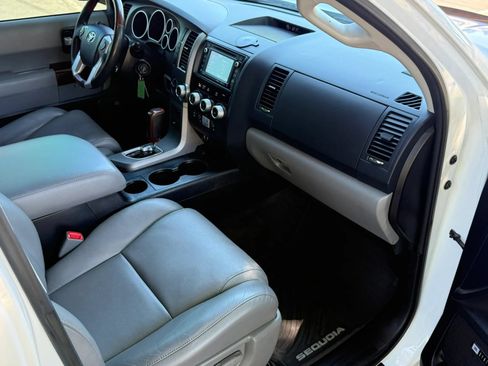 Used 2017 Toyota Sequoia Platinum AWD/4WD image 13