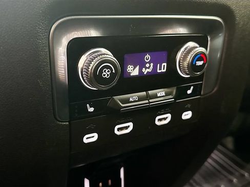 Used 2021 GMC Yukon XL Denali w/ Denali Premium Package AWD/4WD image 26