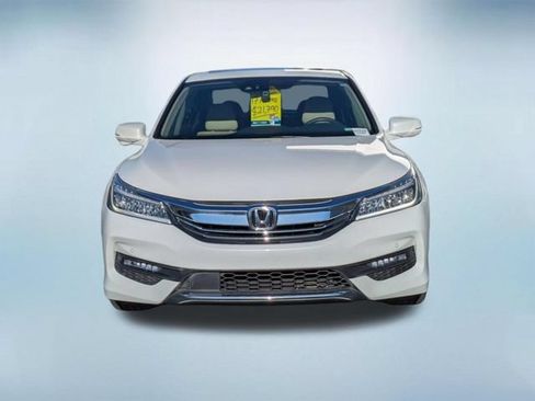 Used 2017 Honda Accord Touring image 8