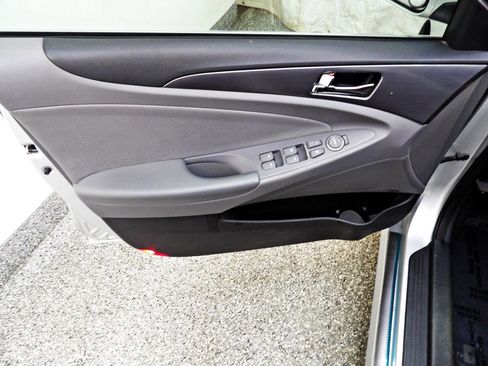 Used 2012 Hyundai Sonata Hybrid w/ Leather Pkg image 7