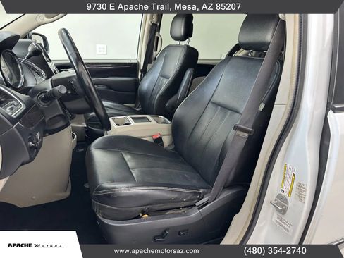 Used 2014 Chrysler Town & Country Touring image 17