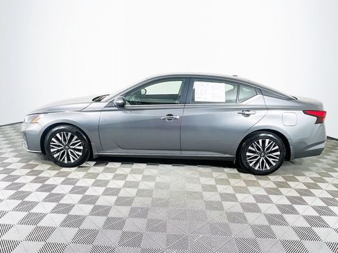 Used 2023 Nissan Altima 2.5 SV FWD image 5
