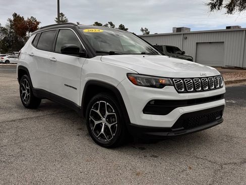 Used 2024 Jeep Compass Limited AWD/4WD image 11