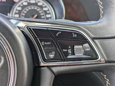 Used 2018 Bentley Bentayga image 22