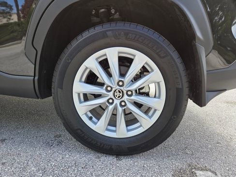 Used 2025 Toyota Corolla Cross LE image 16